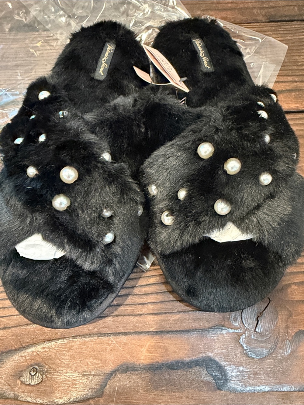 NWT Victoria's Secret Black Faux Fur Pearl Cris Cross Slide Slippers - Picture 3 of 4